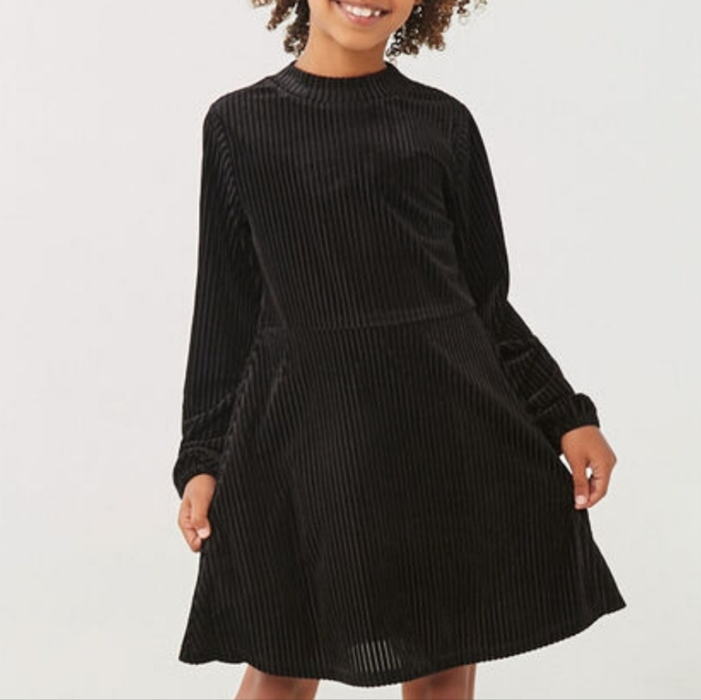 NWT Forever 21 (girls) black ribbed velvet midi, long sleeve dress.